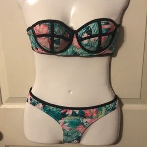 Xhilaration swim suit size small
